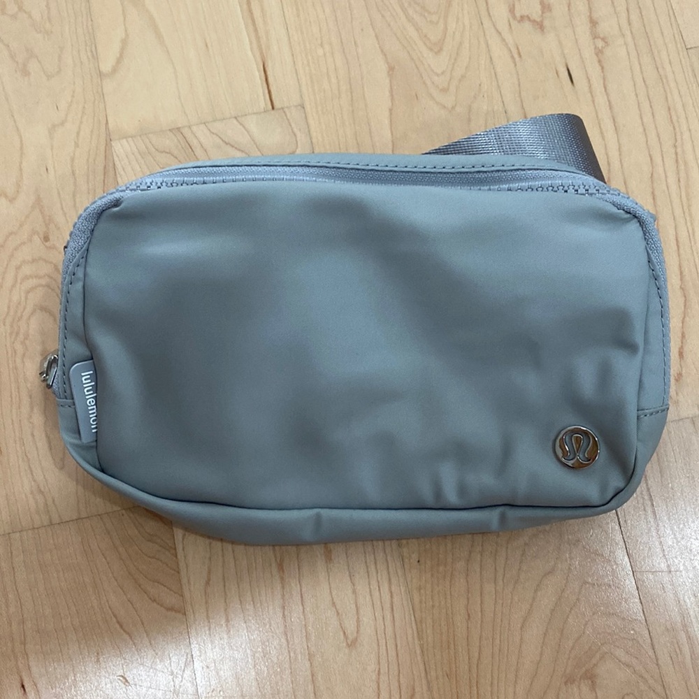 Lululemon Everyday Belt Bag Silver